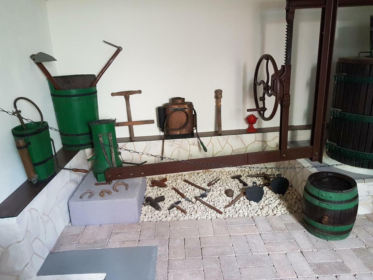 הוילה Mönchhof Zur Weinlaube מראה חיצוני תמונה